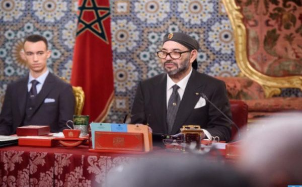 جلالة الملك يترأس مجلسا وزاريا