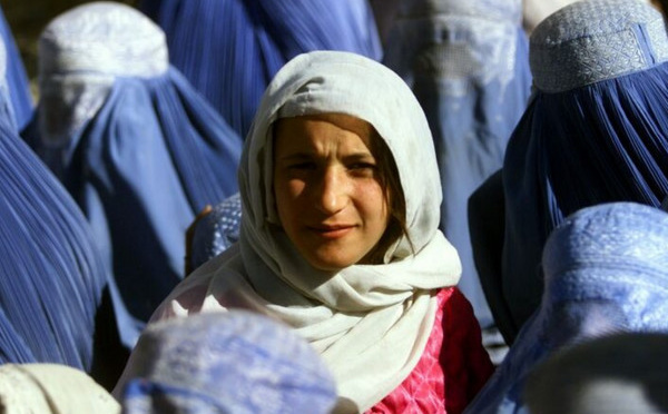 حركة طالبان تشد قبضتها على المجتمع الأفغاني وتحرم المرأة الأفغانية من التعليم الجامعي