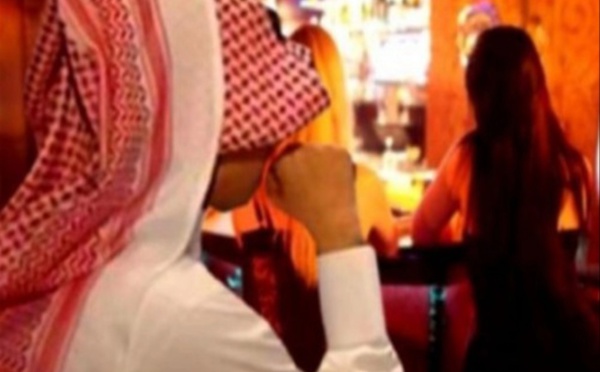 التغرير بالقاصرات وعرضهن على زبائن الجنس