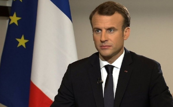 الرئيس الفرنسي يبحث بإفريقيا عن مخارج دبلوماسية لنفوذه القاري المتآكل وسياساته الخارجية المتذبذبة