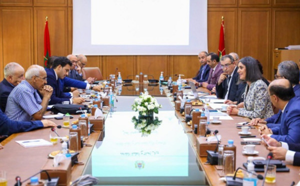 المعاشات التقاعدية : مبارزة صامتة بين الحكومة والنقابات العمالية