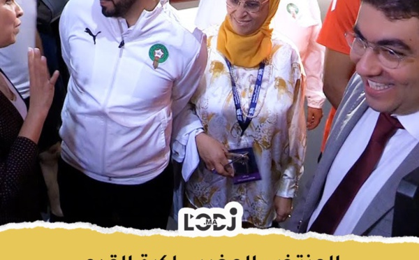 المنتخب المغربي لكرة القدم يزور أروقة المعرض الدولي للكتاب