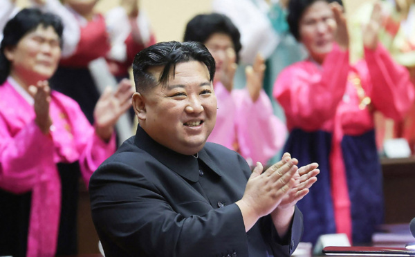 الزعيم الكوري الشمالي يحض الأمهات على مزيد من الإنجاب