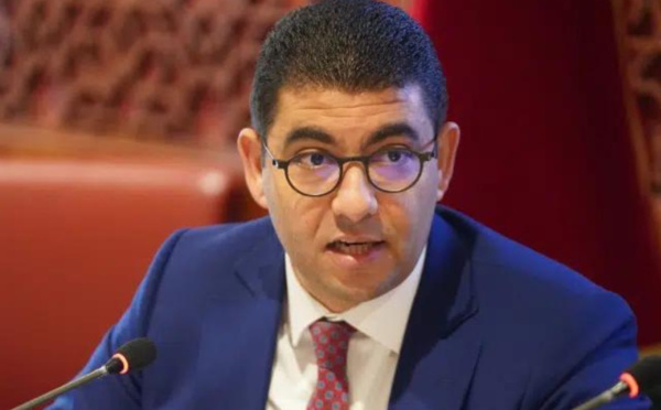 بنسعيد يتمسك باستقلالية الصحافة ويُبعد الحكومة عن جدل البطائق المهنية