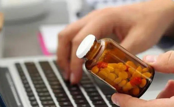 وزارة الصحة تشدد المراقبة على بيع الأدوية عبر السوق السوداء والأنترنيت