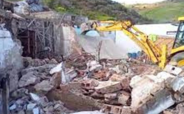 الجرافات تواصل هدم فيلات و120 بناية قرب ميناء طنجة المتوسط