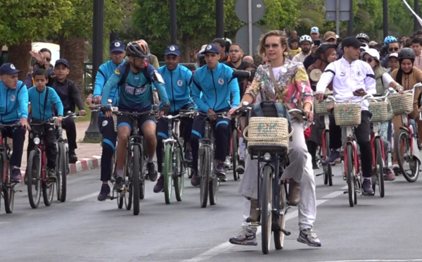 عشرات الدراجات الهوائية تجوب شوارع مراكش لتشجيع سكان المدينة على استخدامها