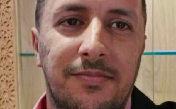 أستاذ وعاملة فراولة !
