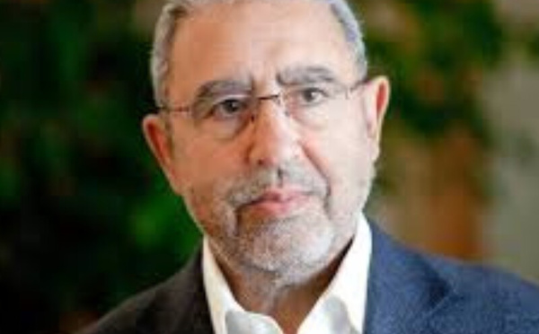 محمد الأشعري يعبر نحو المسرح بكتابه الجديد «شكون نت؟»