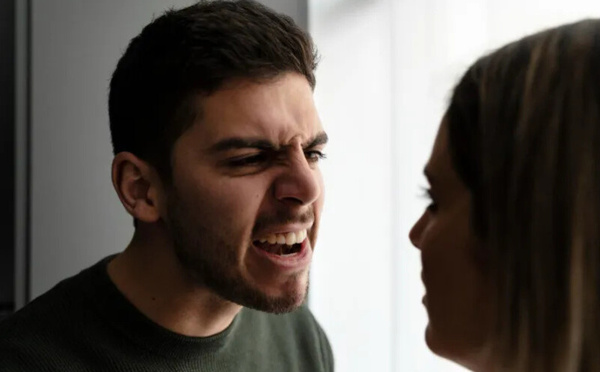 هل أنا شخصية نرجسية؟ اكتشفي الإجابة من خلال السمات المميزة