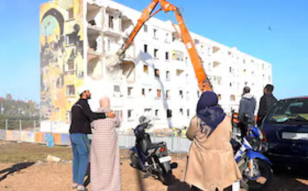 هدم واحدة من أقدم عمارات الدار البيضاء وسط مشاعر الحزن والدموع