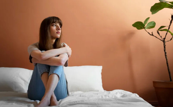 العزلة عن الناس: نضج فكري أم مرض نفسي؟