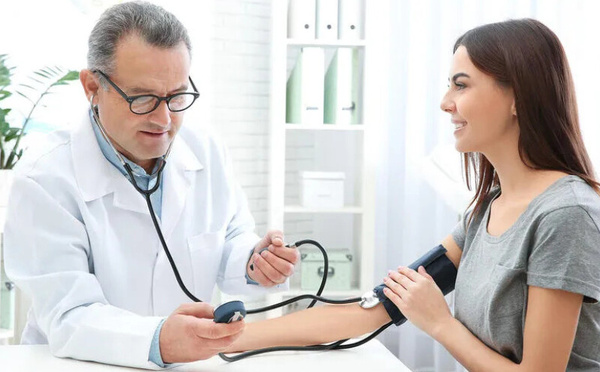 أطعمة ترفع ضغط الدم.. تجنبيها على الإفطار