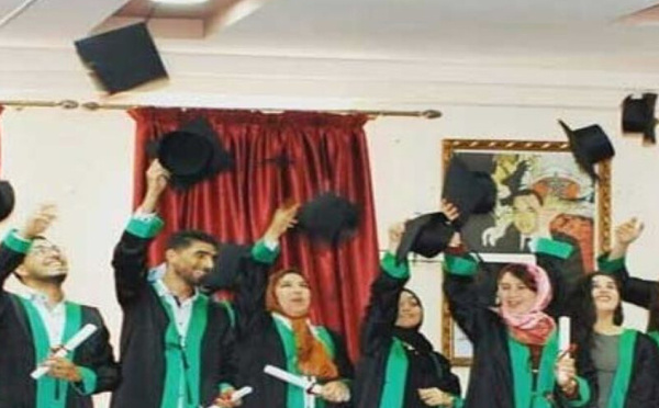 لماذا يواجه الخريجون المغاربة صعوبات في الاندماج بسوق العمل؟