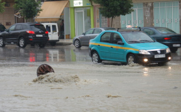 سيول تجتاح شوارع طنجة.. ومخاوف حول جاهزية المدينة للفعاليات الكبرى