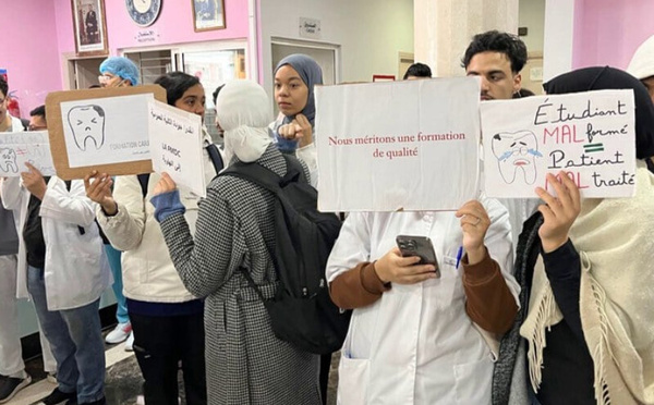 احتجاجات طلابية في كلية طب الأسنان بسبب نقص المعدات وظروف التدريب