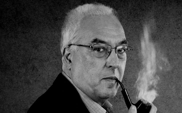 ​مَن أكون حقًّا؟ ربما لستُ سوى ثرثارٍ عابر؟