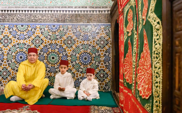 احتفالا بحفل ختان الأميرين : الأمير مولاي رشيد يزور ضريح المولى إدريس الأزهر