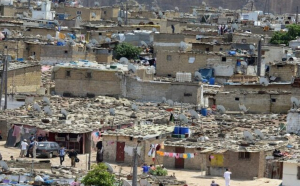 وقفة احتجاجية لسكان دور الصفيح في سيد يحيى زعير للمطالبة بتسليم الشقق السكنية