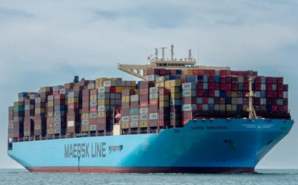 شركة Maersk تدحض مزاعم تورطها في نقل شحنات عسكرية إلى إسرائيل عبر مينائي البيضاء وطنجة