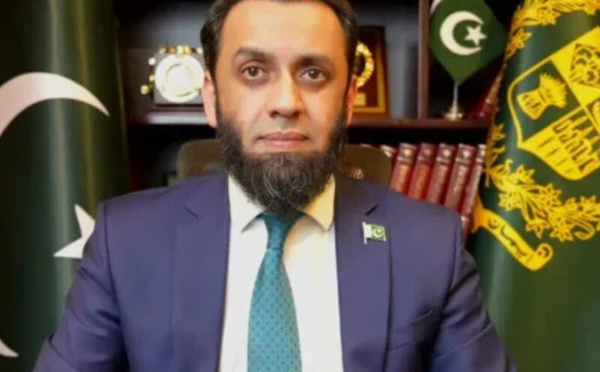 وزير الإعلام الباكستاني يحذر: "الهند تُحضّر لعدوان عسكري خلال 36 ساعة"