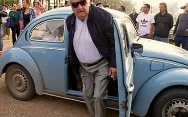الأوروغواي تودع الرئيس السابق خوسيه موخيكا المعروف بصديق الفقراء