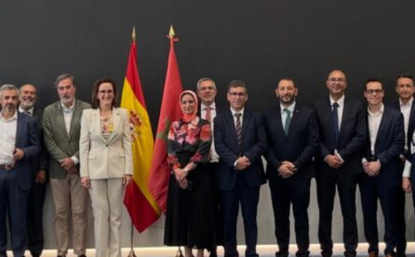 المغرب وإسبانيا يتفقان على تعزيز التعاون في النقل الطرقي وزيادة رخص السفر