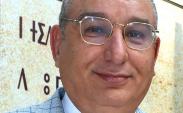 تشريح لقضايا مجتمعية وسياسية ودولية وتأريخ لزمن سريع.