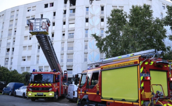 مأساة في جنوب غرب فرنسا: حريق يودي بحياة ثلاثة أشخاص ويترك آخرين في عداد المفقودين