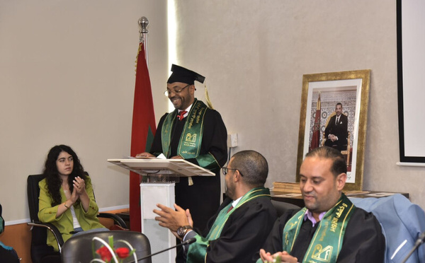 جامعة محمد الخامس بالرباط تحتفي بتخرج خبراء في تحقيق الخطوط وكشف التزوير وتمنح جائزة التميز للاستاذ محمد الإدريسي
