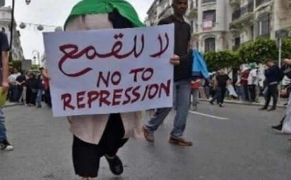 التناقض بين الدستور والممارسة الإدارية في الجزائر: جدل حول حق التظاهر السلمي