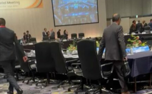 مناورات النظام العسكري الجزائري في قمة "تيكاد 9"