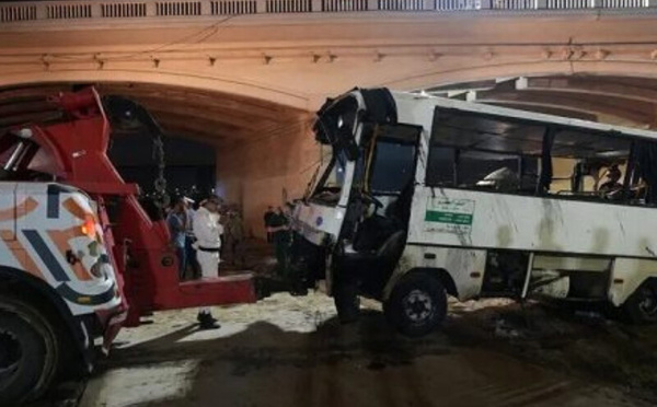"توابيت على عجلات".. حادث مأساوي يعري واقع النقل العمومي في الجزائر
