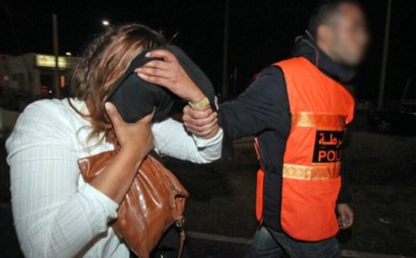 تفاصيل توقيف فرنسية من أصل جزائري في تطوان حاولت تهريب 85 كيلوغرامًا من مخدر الشيرا