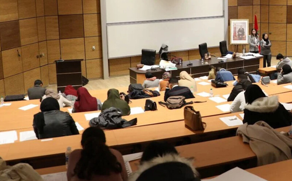 مطالب بإلزام الإدارات بتحمل تكاليف رسوم الدراسة الجامعية للموظفين 