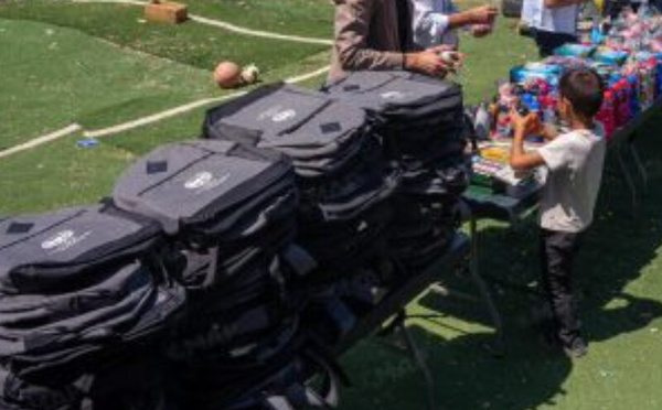 وكالة بيت مال القدس الشريف توزع الحقائب المدرسية على تلاميذ القدس استعدادًا للعام الدراسي الجديد