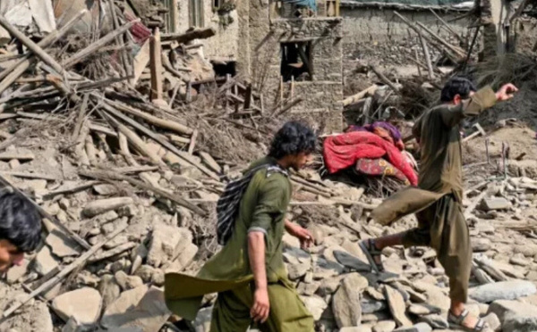 زلزال مدمر في أفغانستان يخلف أزيد من ألف قتيل وآلاف الجرحى