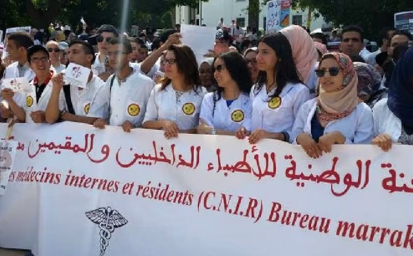 الأطباء الداخليون والمقيمون يتهمون وزارة الصحة بالتماطل ويهددون بالتصعيد