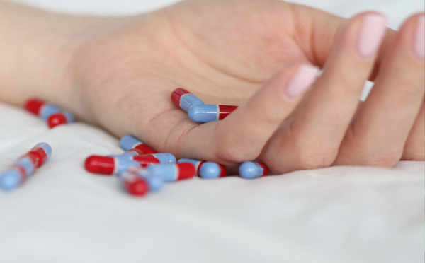 انتحار شابة خنيفرة يسلط الضوء على أخطار العنف الرقمي ويعيد التشريع للواجهة