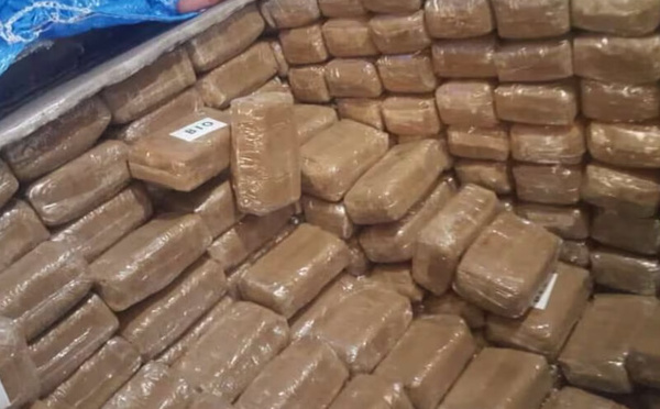 الأمن المغربي يجهض محاولة تهريب 196 كلغ من الشيرا بمعبر الكركارات