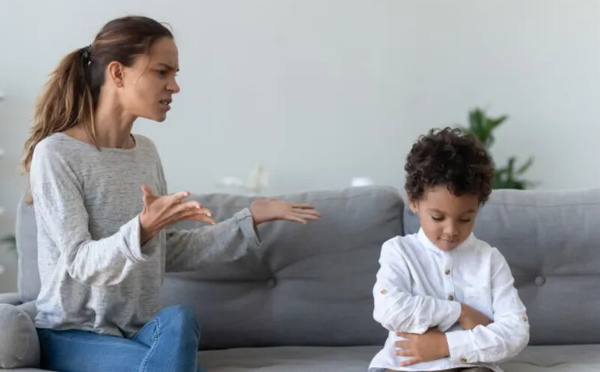 الاعتذار الصادق عند الأطفال : كيف نعلّمهم الندم بدل الإجبار على الكلمات