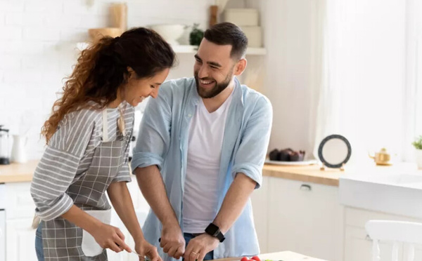 مشاركة المسؤوليات المنزلية بين الزوجين : واقع وتحديات القرن الواحد والعشرين