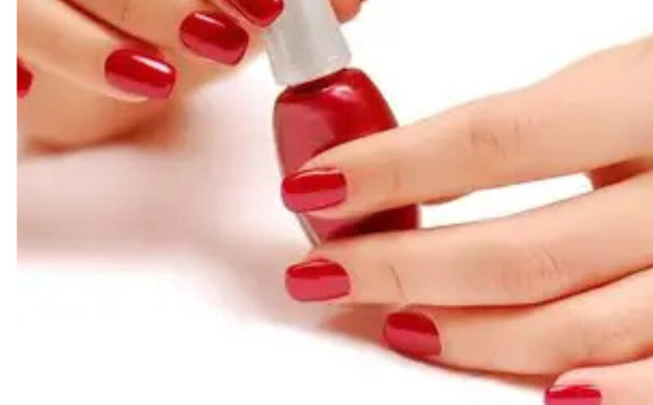 حيل بسيطة لجعل طلاء الأظافر يدوم أطول كالمحترفات