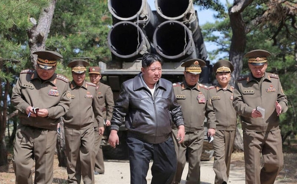 كوريا الشمالية تختبر صواريخ فرط صوتية قبل قمة إقليمية