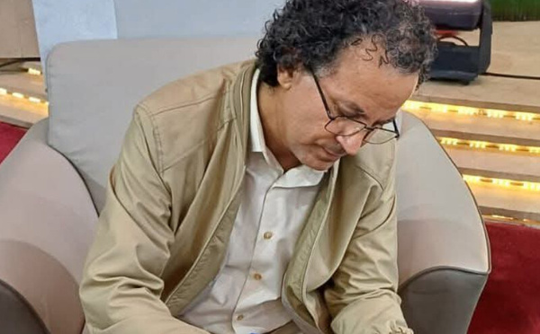 الكاتب المغربي بوشعيب الساوري يوقّع بالدوحة كتابه «تخييل الهوية في الرواية العربية» الفائز بجائزة كتارا