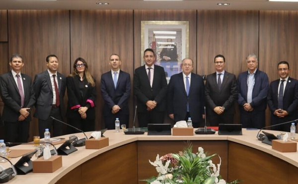 تعاون بنكي لدعم الأطباء البياطرة في المغرب: البريد بنك والهيئة الوطنية للأطباء البياطرة يوقعان اتفاقية شراكة