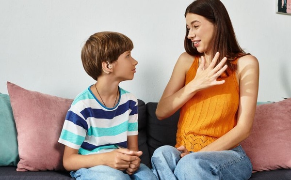 10 طرق ذكية لتعزيز التواصل مع ابنك المراهق