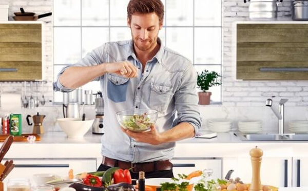 العزوبية والصحة النفسية : كيف يعيش الرجل العازب حياة متوازنة؟