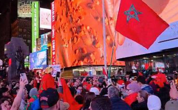 مغاربة نيويورك يحتفلون بالقرار الأممي حول الصحراء المغربية في قلب “تايمز سكوير”