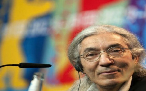 فرنسا تضغط للإفراج عن الكاتب بوعلام صنصال والصحافي كريستوف غليز المعتقلين في الجزائر